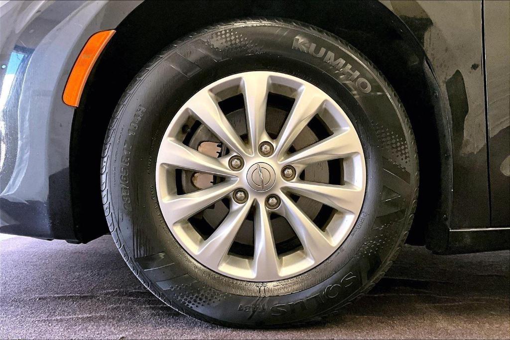 used 2018 Chrysler Pacifica car, priced at $17,477