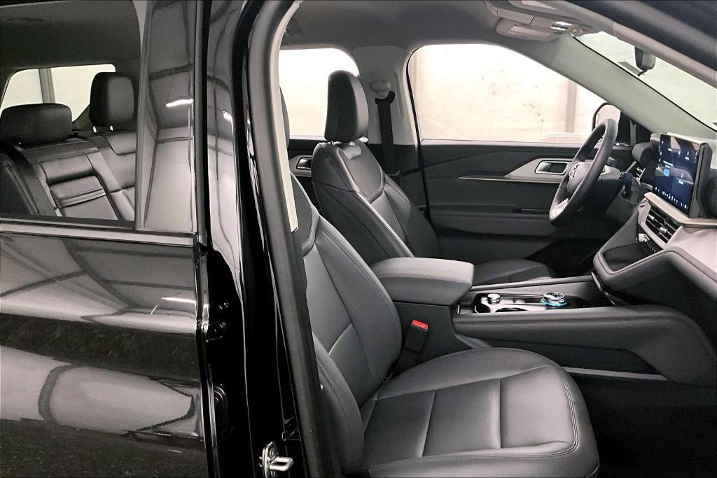 new 2025 Ford Explorer car, priced at $44,632