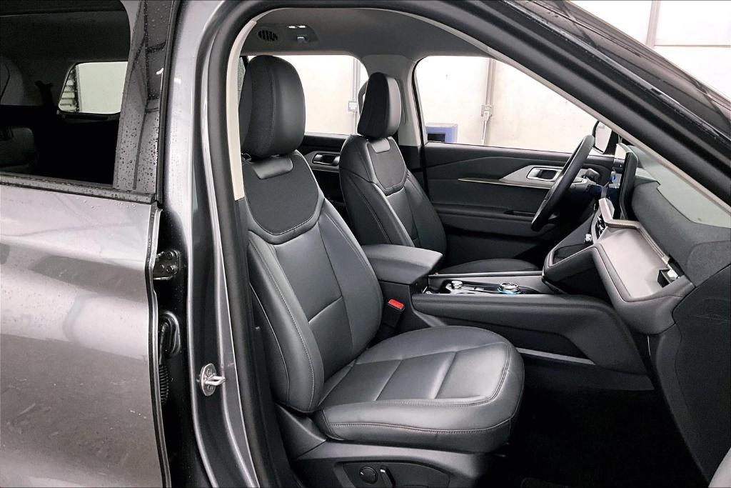 new 2025 Ford Explorer car, priced at $44,500
