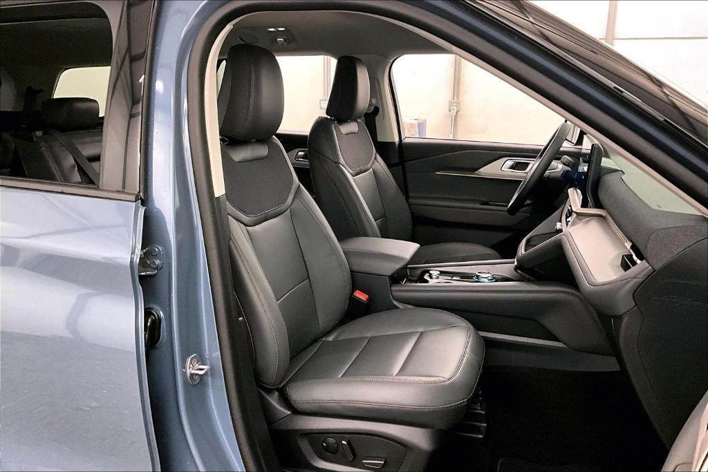 new 2025 Ford Explorer car, priced at $45,777