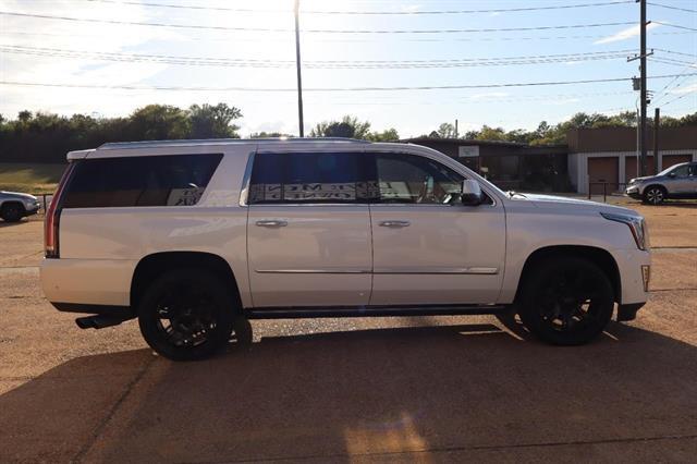 used 2019 Cadillac Escalade ESV car, priced at $30,995