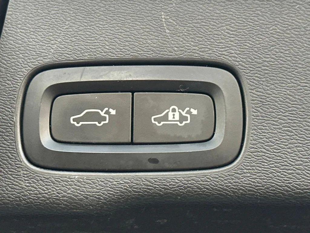 used 2019 Volvo XC60 car, priced at $17,466