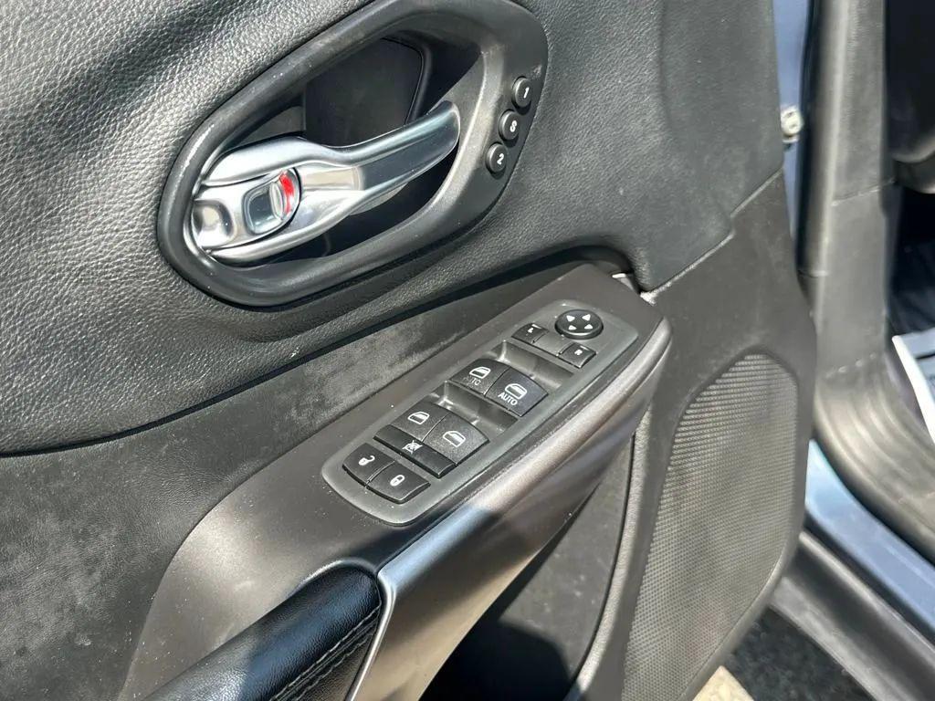 used 2020 Jeep Cherokee car, priced at $10,942