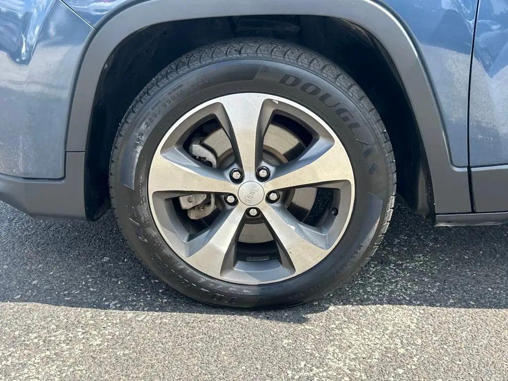 used 2020 Jeep Cherokee car, priced at $10,942