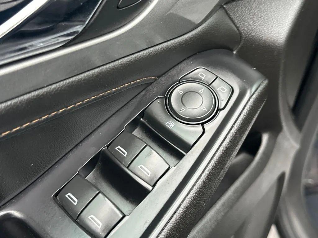 used 2021 Chevrolet Traverse car, priced at $17,913