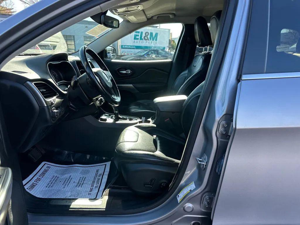 used 2019 Jeep Cherokee car, priced at $13,932