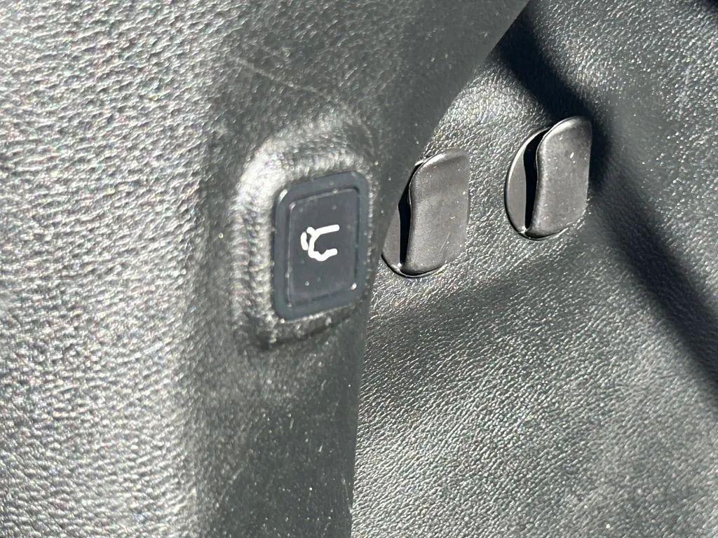 used 2019 Jeep Cherokee car, priced at $13,932