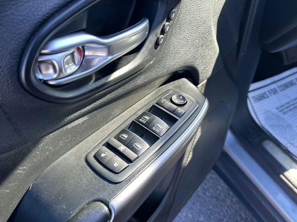 used 2019 Jeep Cherokee car, priced at $13,932