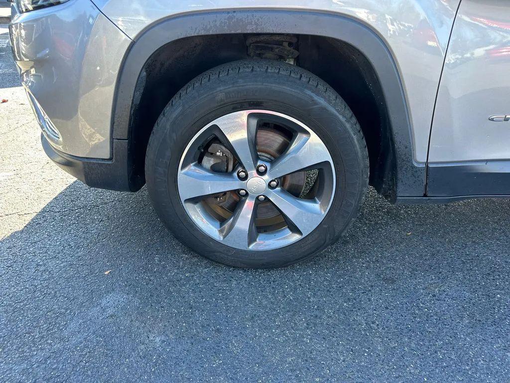 used 2019 Jeep Cherokee car, priced at $13,932