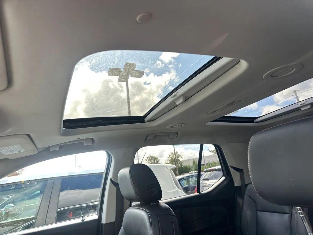 used 2021 Chevrolet Traverse car, priced at $15,469