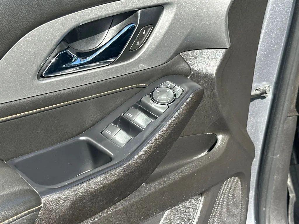 used 2021 Chevrolet Traverse car, priced at $15,469