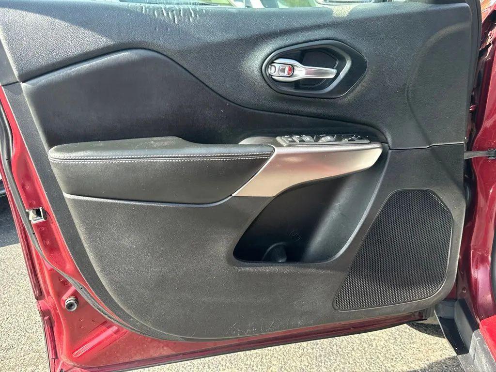 used 2019 Jeep Cherokee car, priced at $12,945