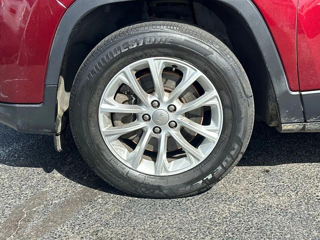 used 2019 Jeep Cherokee car, priced at $12,945