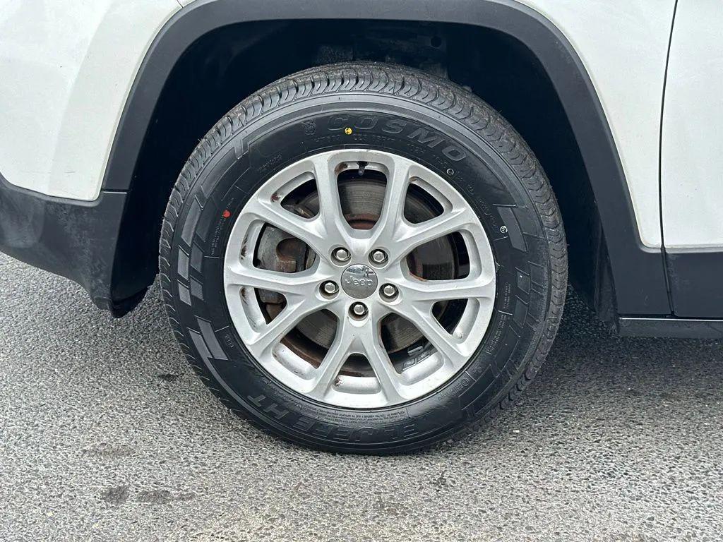 used 2015 Jeep Cherokee car, priced at $6,477