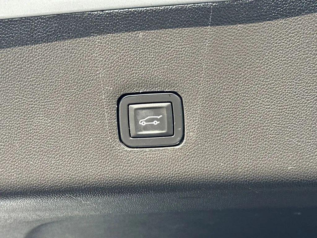 used 2019 Chevrolet Traverse car, priced at $14,992