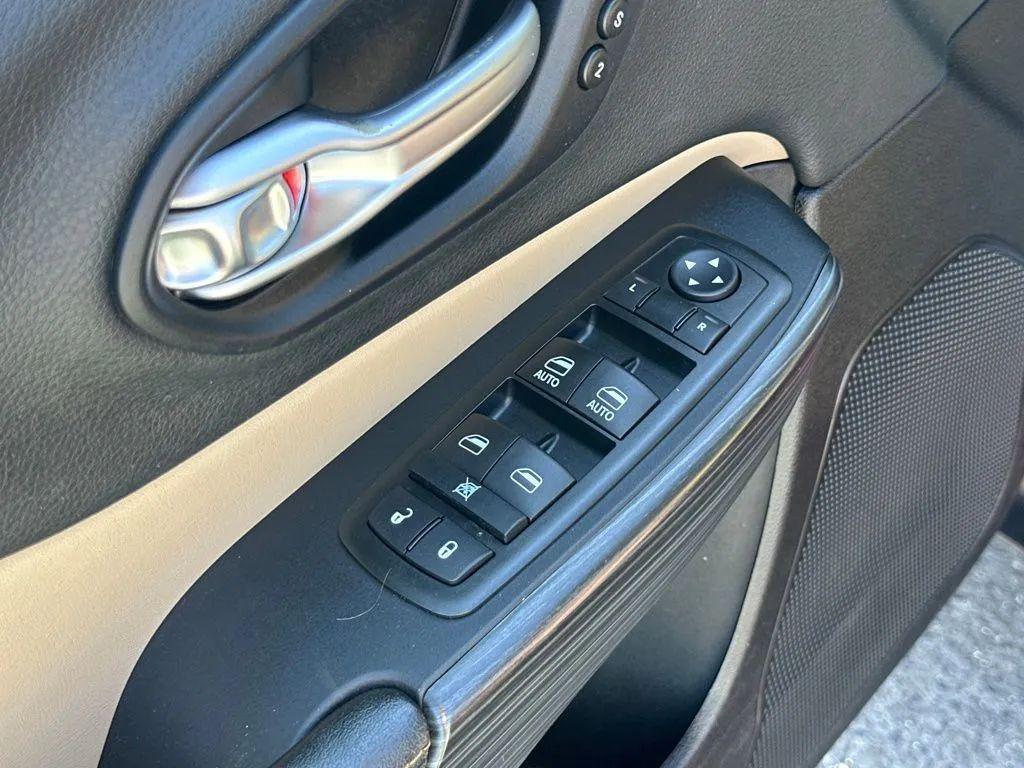 used 2015 Jeep Cherokee car, priced at $9,317