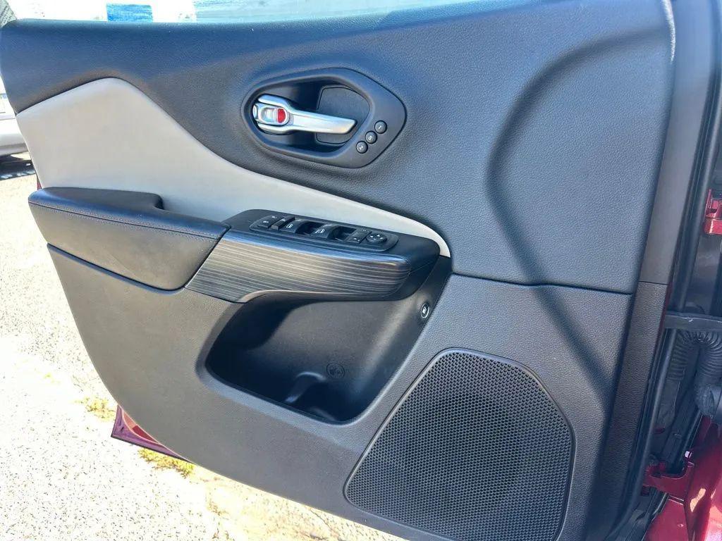 used 2015 Jeep Cherokee car, priced at $9,317