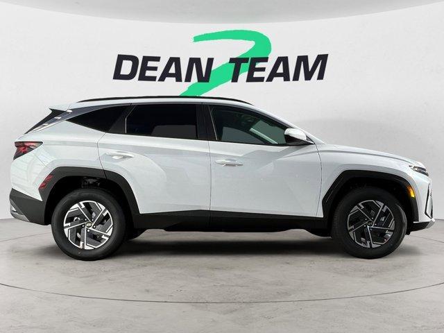 new 2025 Hyundai TUCSON Hybrid car, priced at $35,226