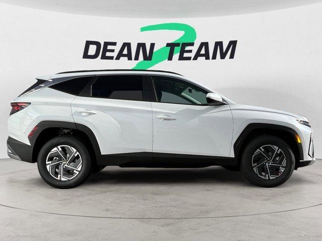 new 2025 Hyundai TUCSON Hybrid car, priced at $35,226