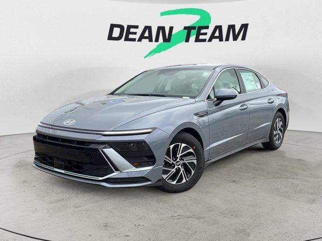 new 2026 Hyundai Sonata Hybrid car, priced at $30,378