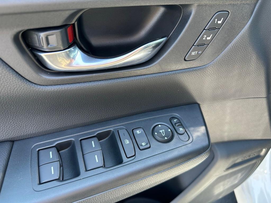 new 2025 Honda CR-V Hybrid car, priced at $41,000