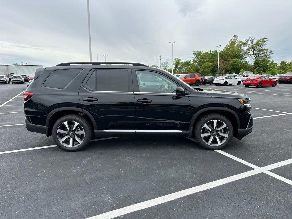 new 2025 Honda Pilot car, priced at $54,530