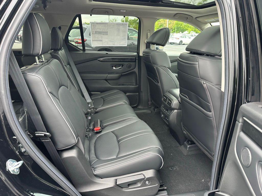 new 2025 Honda Pilot car, priced at $54,530