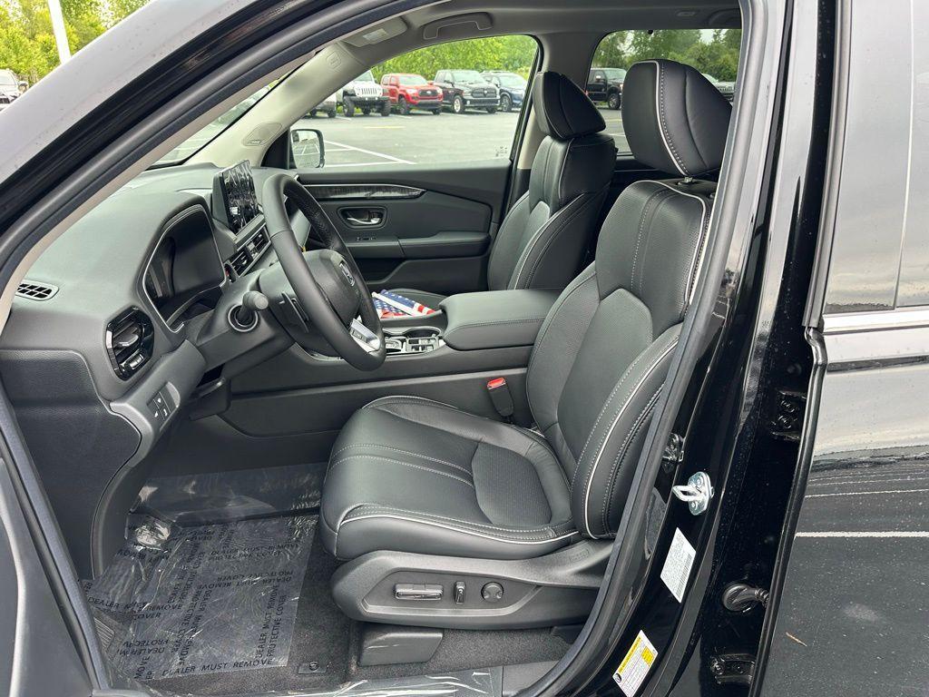 new 2025 Honda Pilot car, priced at $54,530