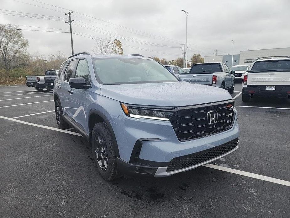 new 2025 Honda Pilot car, priced at $51,250