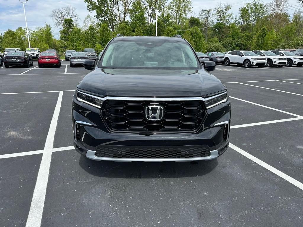 new 2025 Honda Pilot car, priced at $51,050