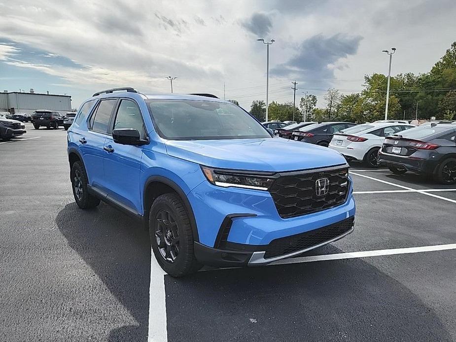 new 2025 Honda Pilot car, priced at $51,250