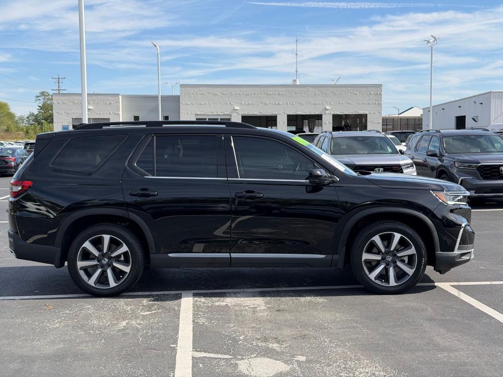used 2025 Honda Pilot car, priced at $48,900