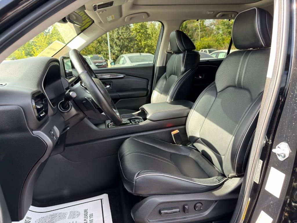 used 2025 Honda Pilot car, priced at $48,900