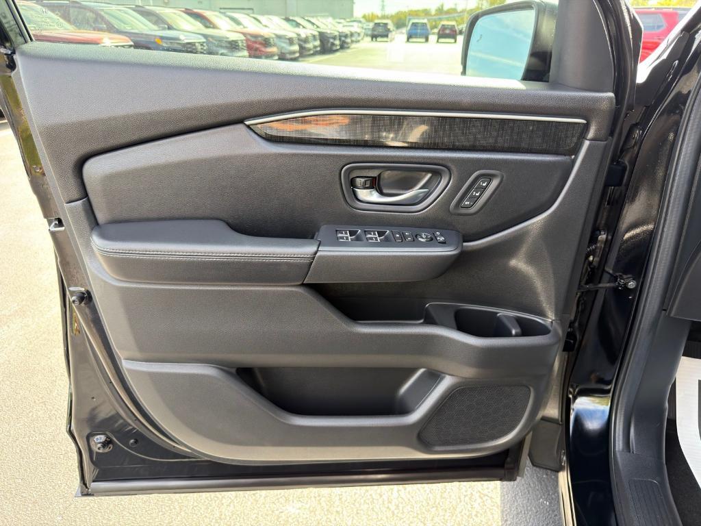 used 2025 Honda Pilot car, priced at $48,900