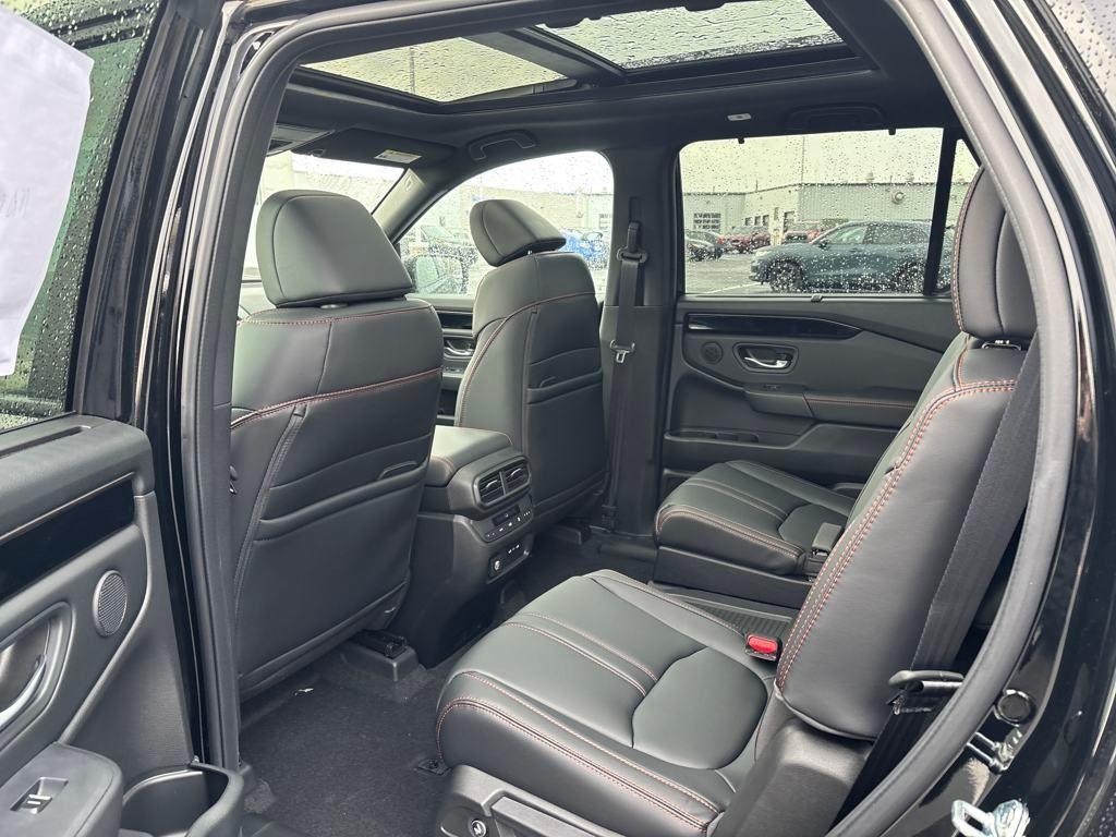 new 2025 Honda Pilot car, priced at $51,330