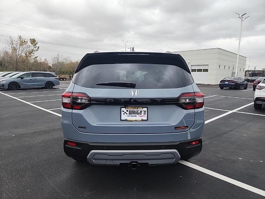 new 2025 Honda Pilot car, priced at $51,250