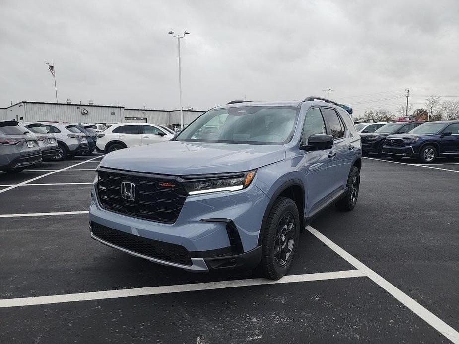 new 2025 Honda Pilot car, priced at $51,250