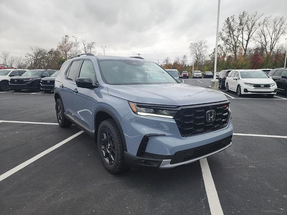 new 2025 Honda Pilot car, priced at $51,250