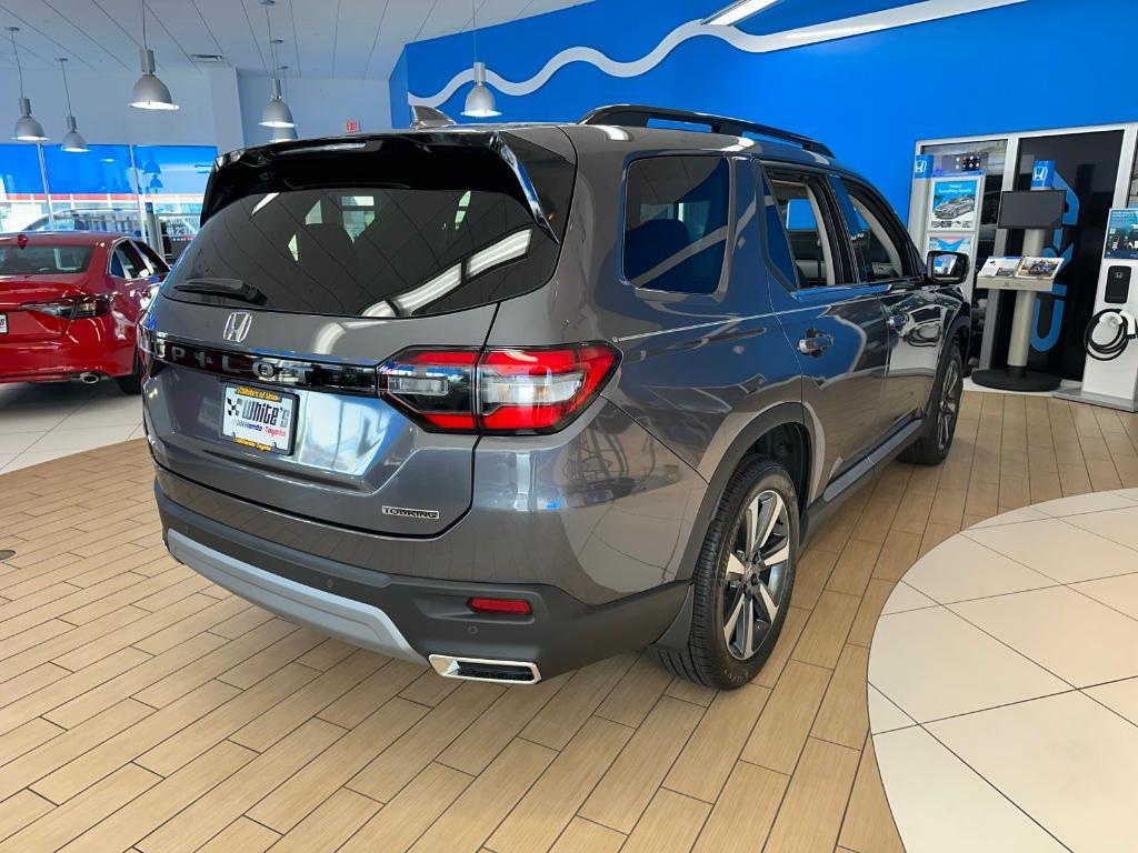 new 2025 Honda Pilot car, priced at $51,095