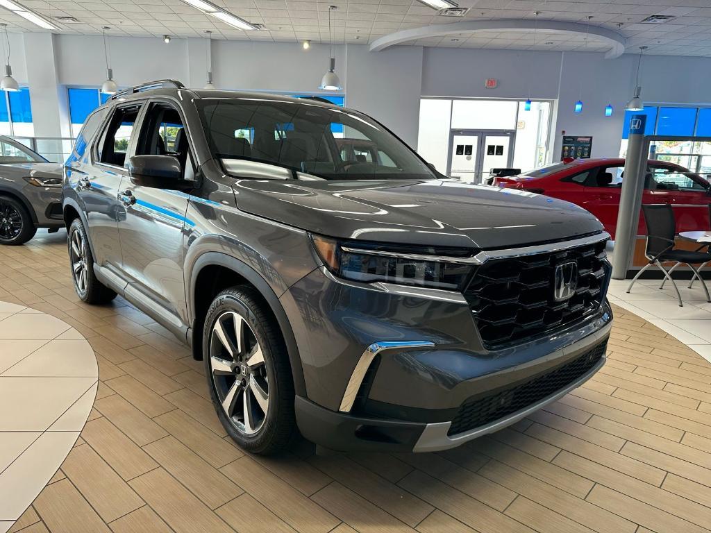 new 2025 Honda Pilot car, priced at $51,095