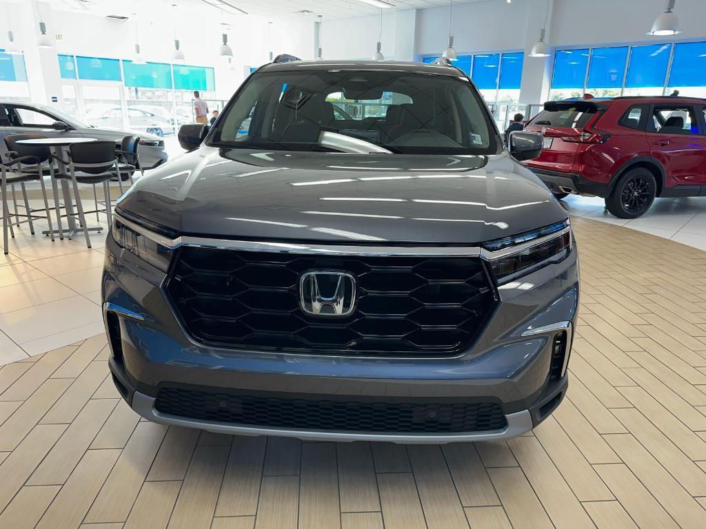 new 2025 Honda Pilot car, priced at $51,095