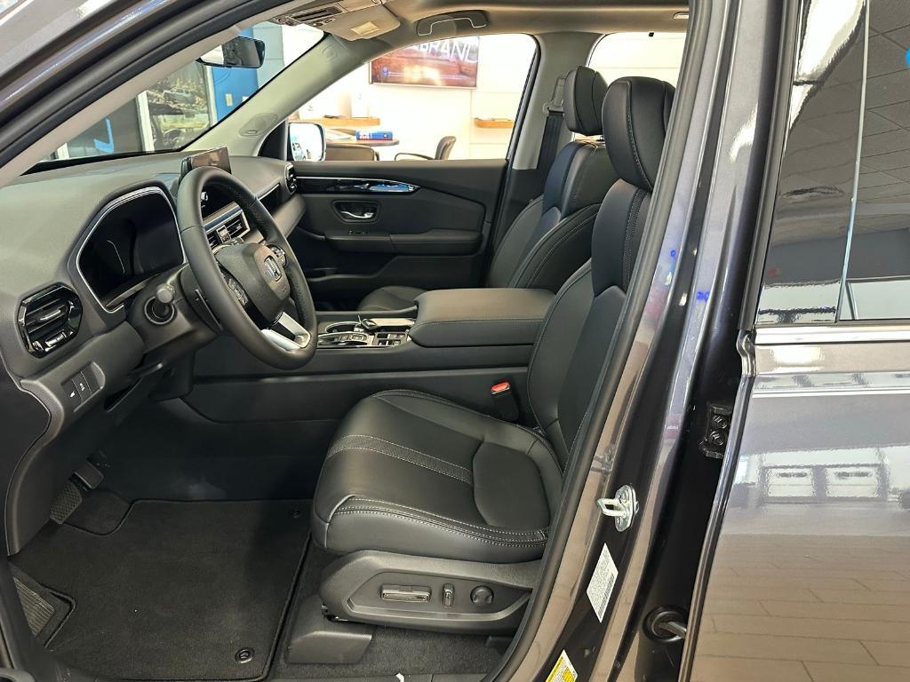 new 2025 Honda Pilot car, priced at $51,095
