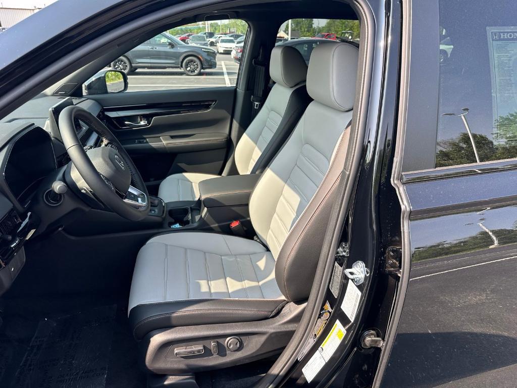 new 2026 Honda CR-V Hybrid car, priced at $43,700