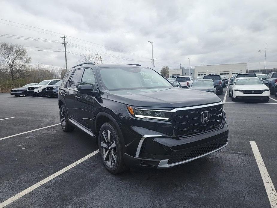 new 2025 Honda Pilot car, priced at $50,995