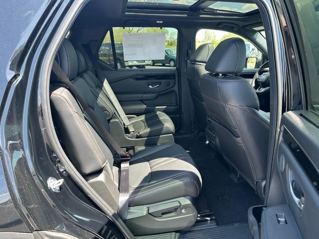 new 2025 Honda Pilot car, priced at $51,330