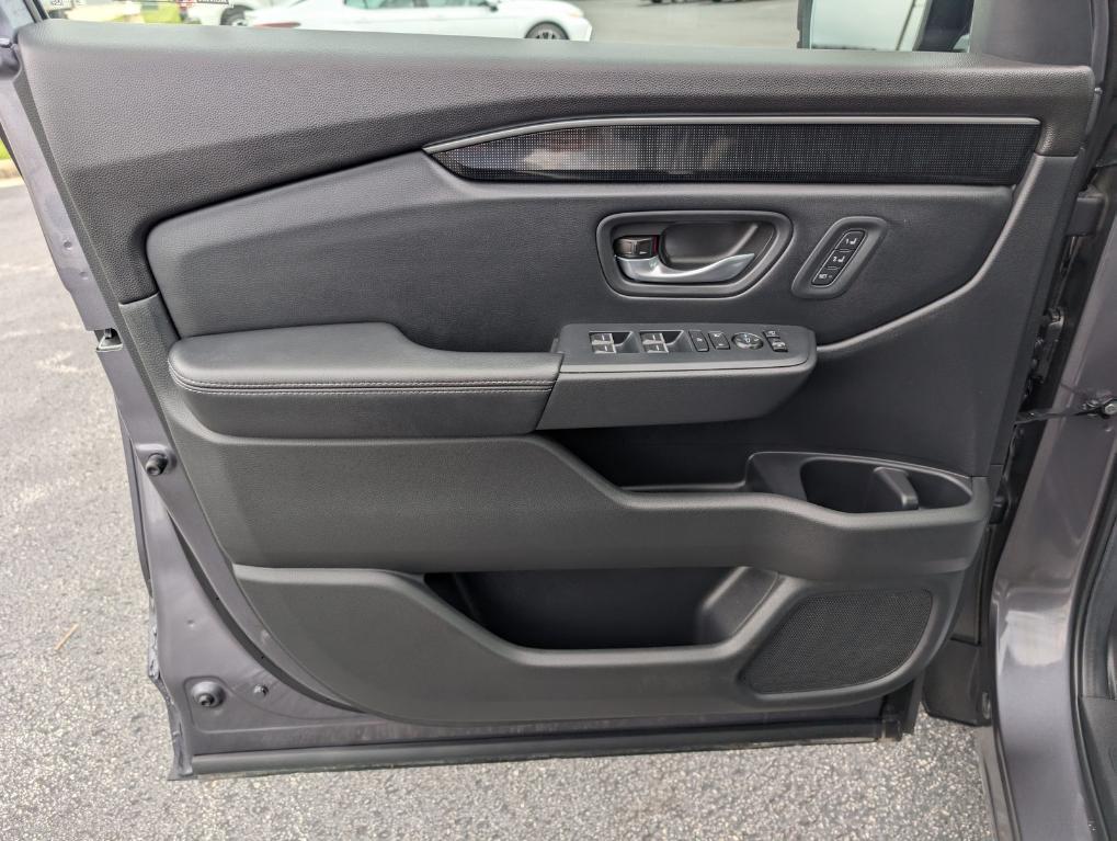used 2025 Honda Pilot car, priced at $48,900