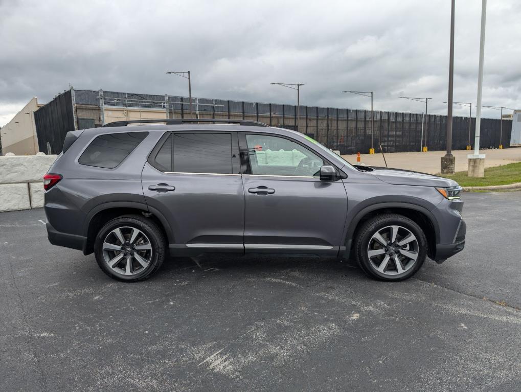 used 2025 Honda Pilot car, priced at $48,900