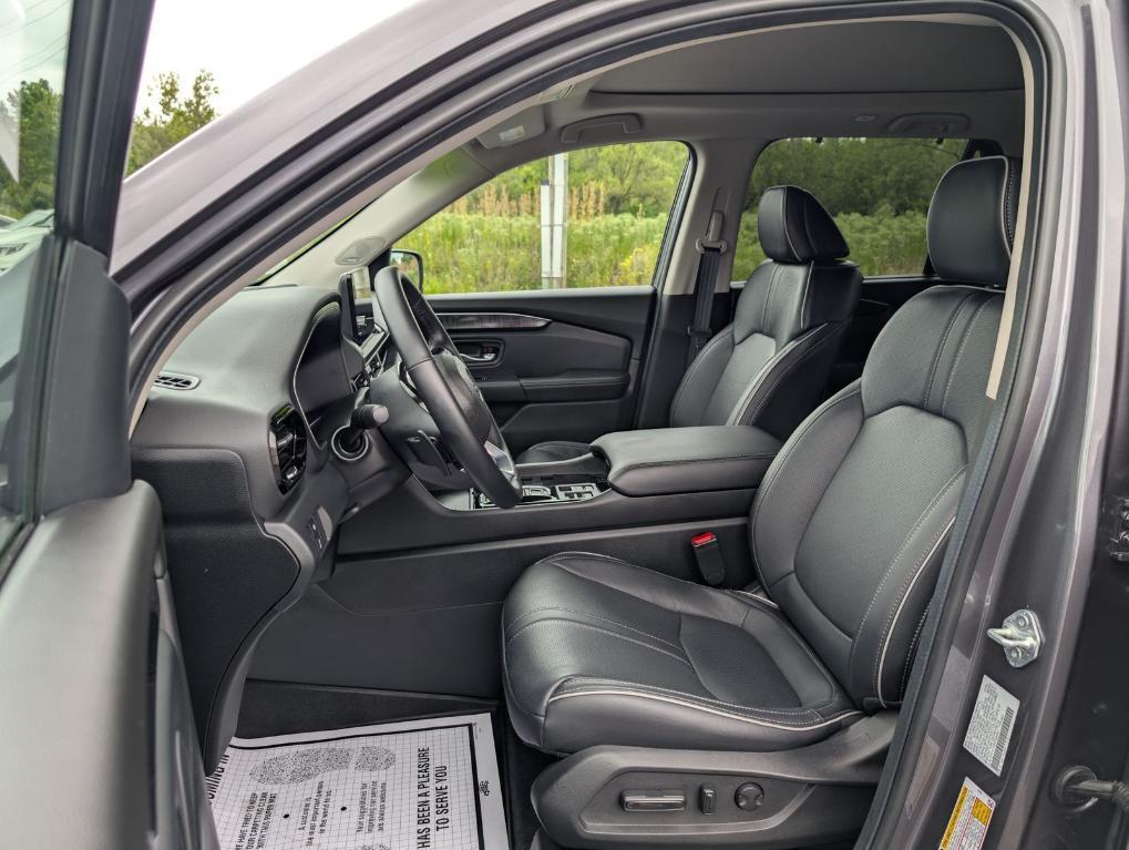 used 2025 Honda Pilot car, priced at $48,900