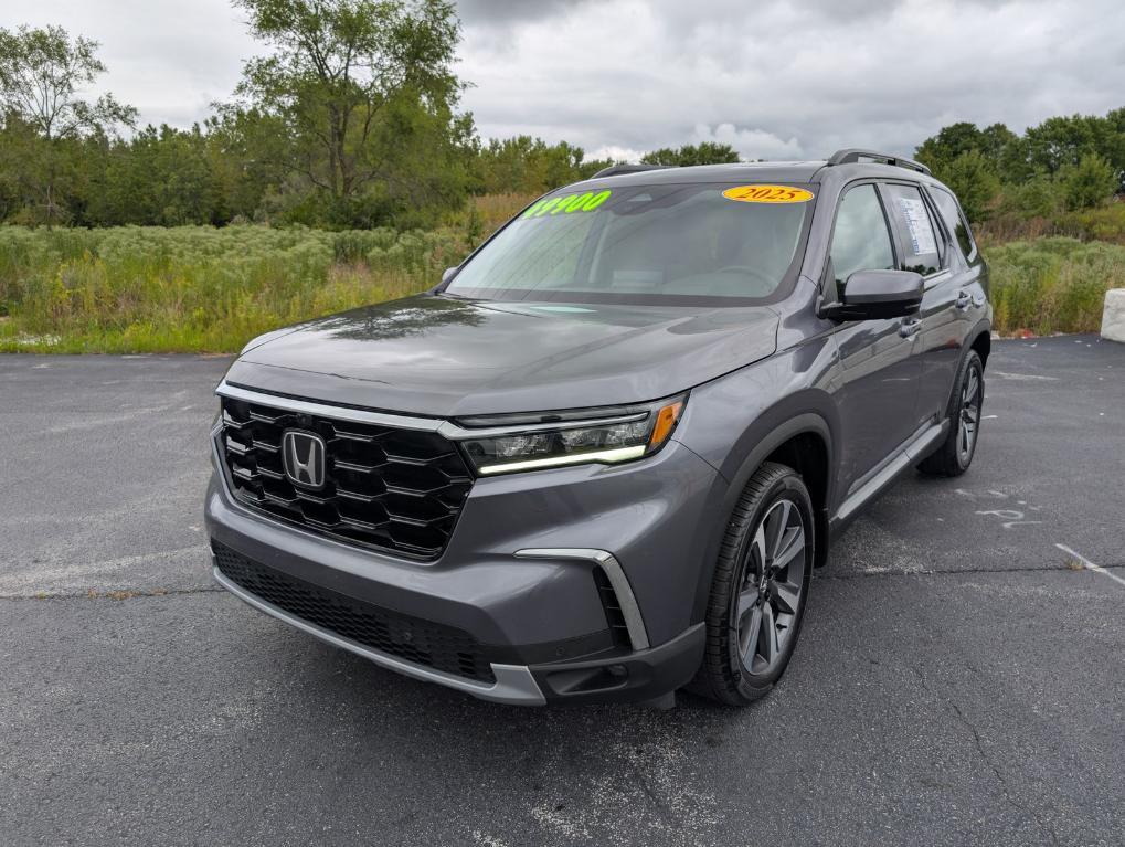 used 2025 Honda Pilot car, priced at $48,900