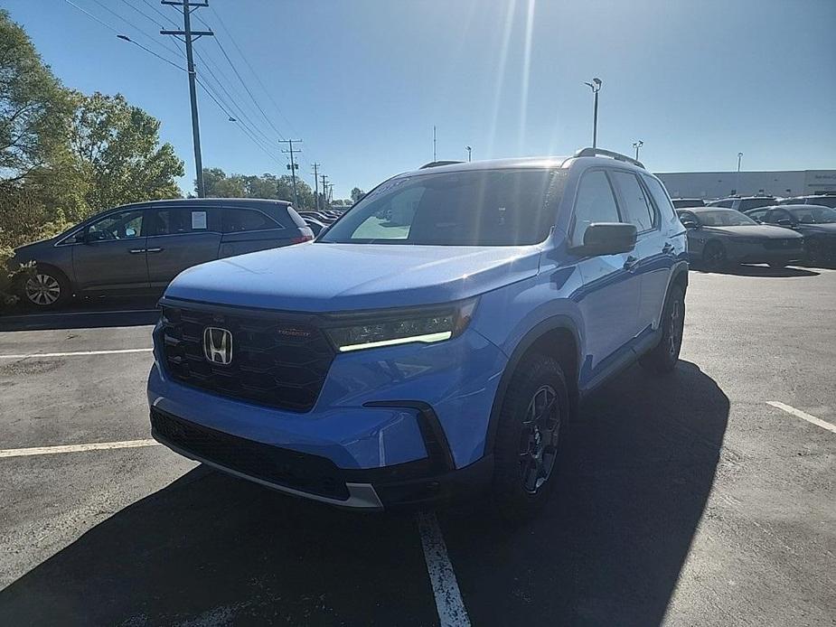 new 2025 Honda Pilot car, priced at $51,250